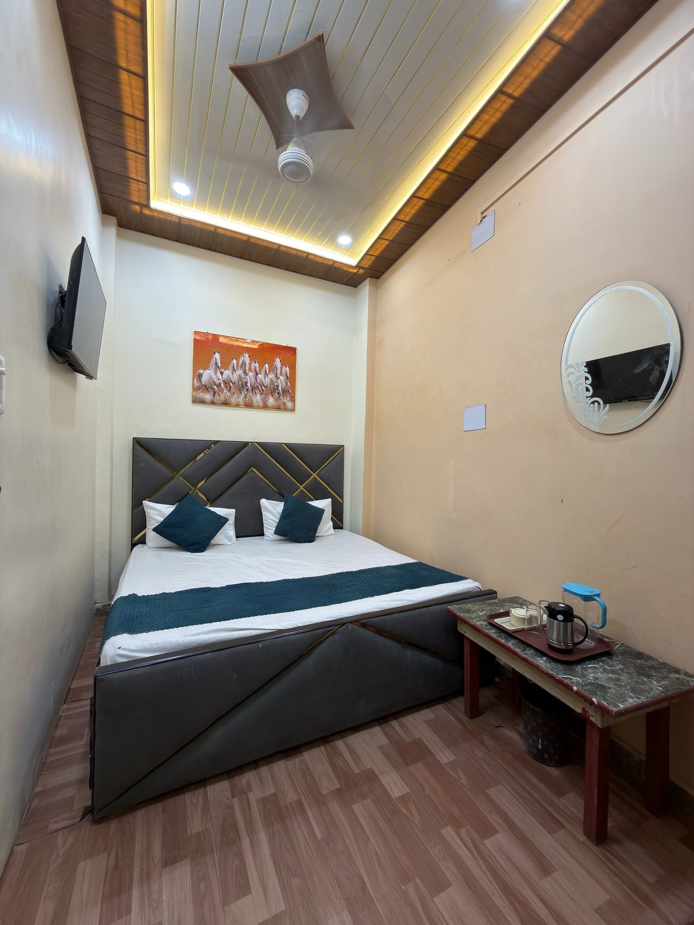 Clean and cozy room with modern amenities